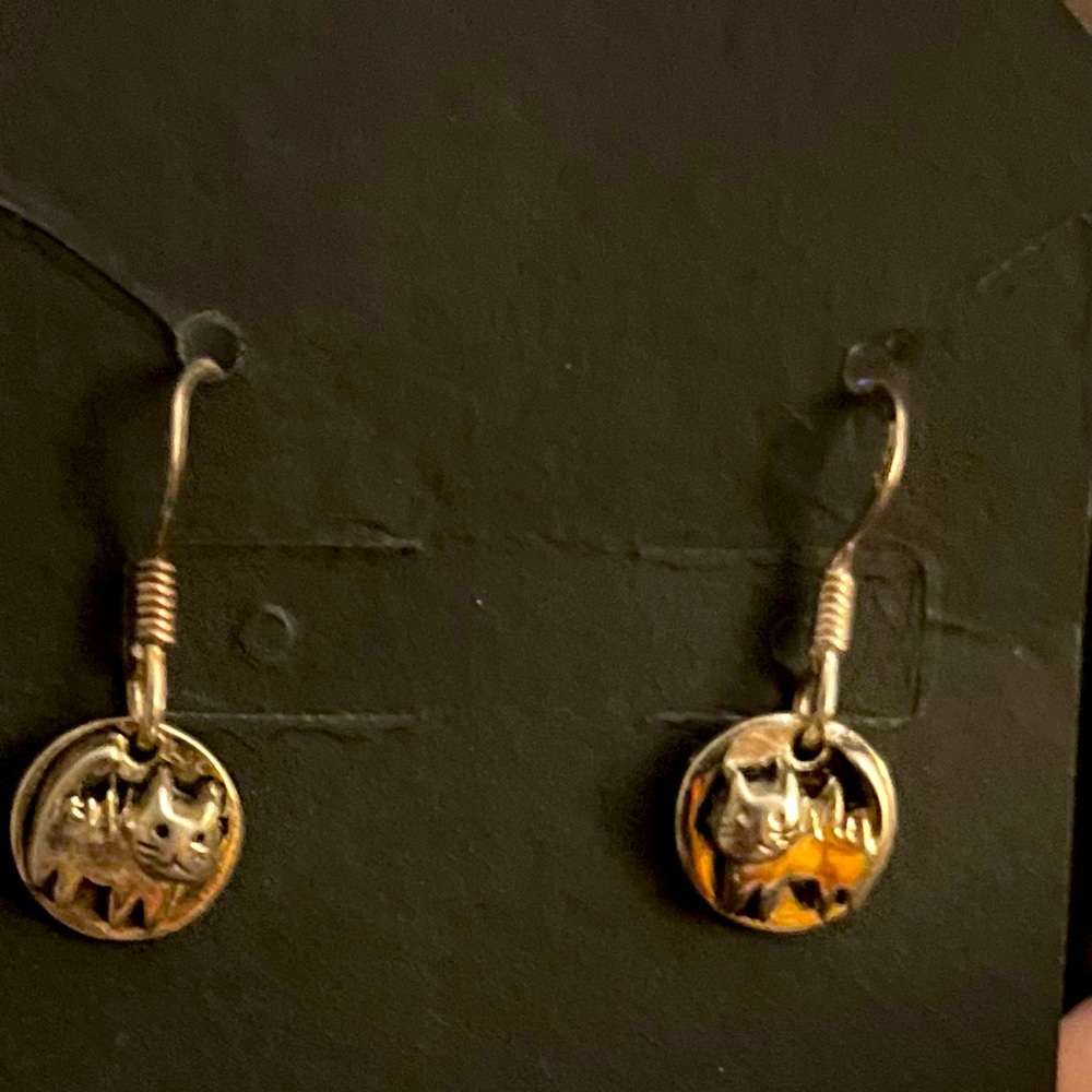 Beautiful vintage sterling cat earrings